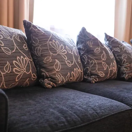 Sea Siren 1bd - Near Sea Garden, Free Garage & Ev Friendly Apartment *