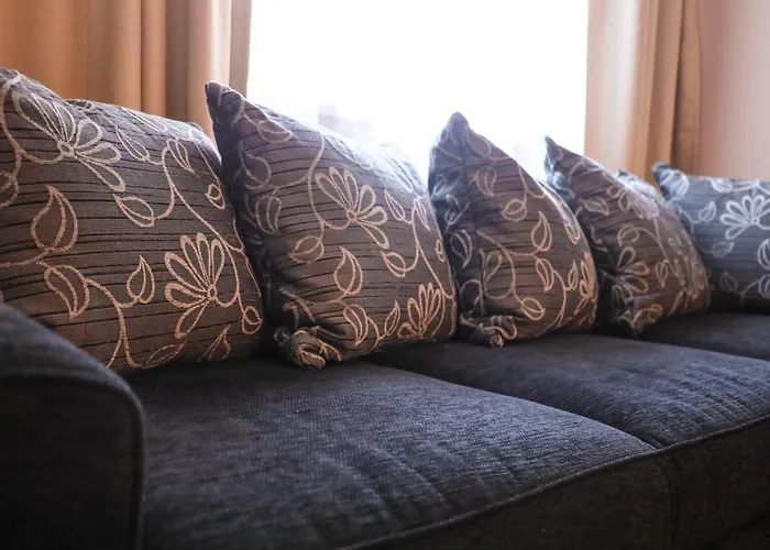 Sea Siren 1bd - Near Sea Garden, Free Garage & Ev Friendly Apartment *