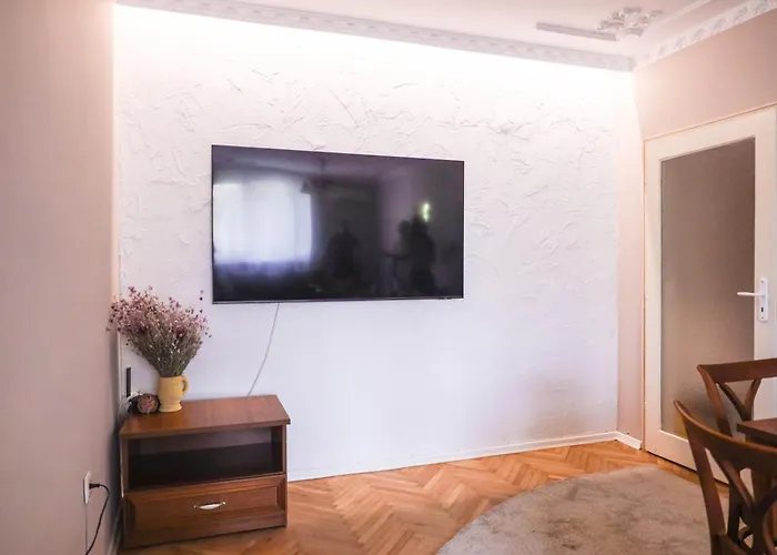 Sea Siren 1bd - Near Sea Garden, Free Garage & Ev Friendly Apartment *