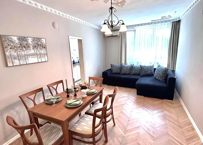 Sea Siren 1bd - Near Sea Garden, Free Garage & Ev Friendly Apartment