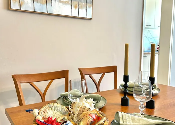 Sea Siren 1bd - Near Sea Garden, Free Garage & Ev Friendly * فارنا